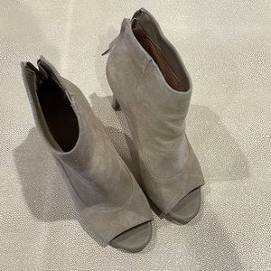 Joie Edison Peep Toe Booties in Cement, 37.5 GUC